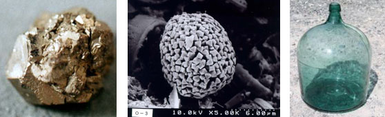 左：火山活動でできた黄鉄鉱（ルーペで観察）、中：還元状態で微生物が関与してできた黄鉄鉱（電子顕微鏡で観察）、右：硫酸を保存していた硫酸ビン